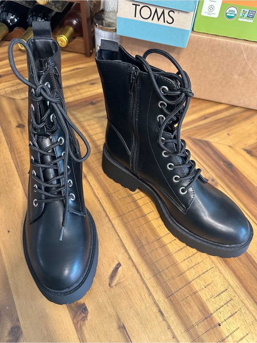 r2 Stomrie Black Combat Boots Women’s Size 7.5 Lug Sole Zip